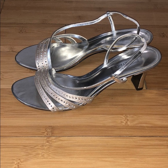 Simple Silver heels - Picture 2 of 6